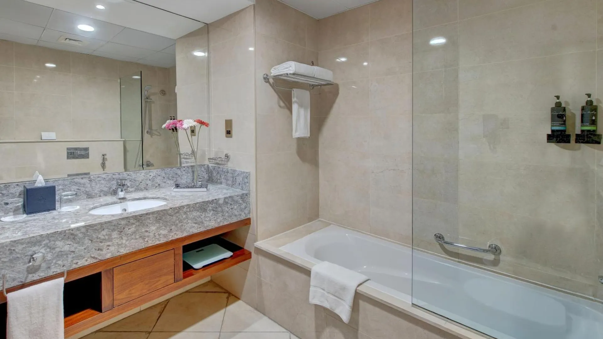 Suha Creek Hotel Apartment, Waterfront Jaddaf, Dubaj 4*,
